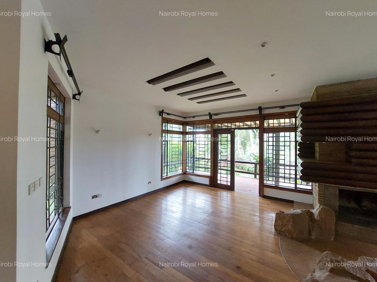 5 Bed House with En Suite at Lake View - 9