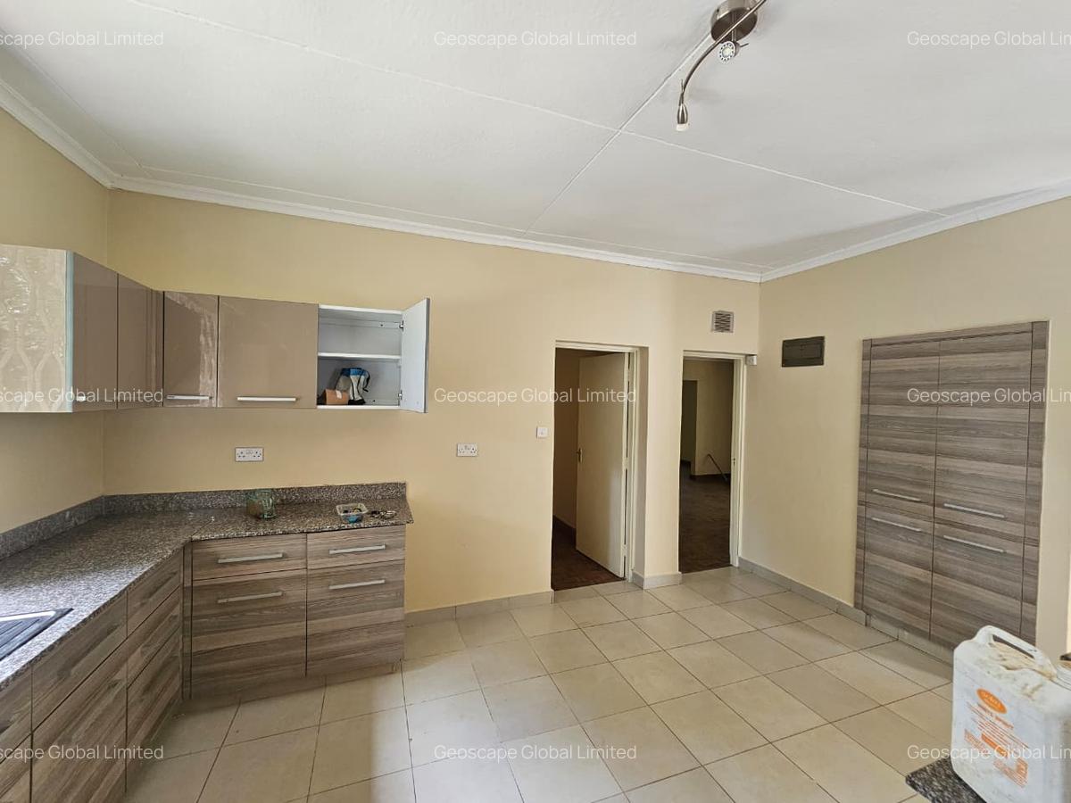 4 Bed House with En Suite in Spring Valley - 5