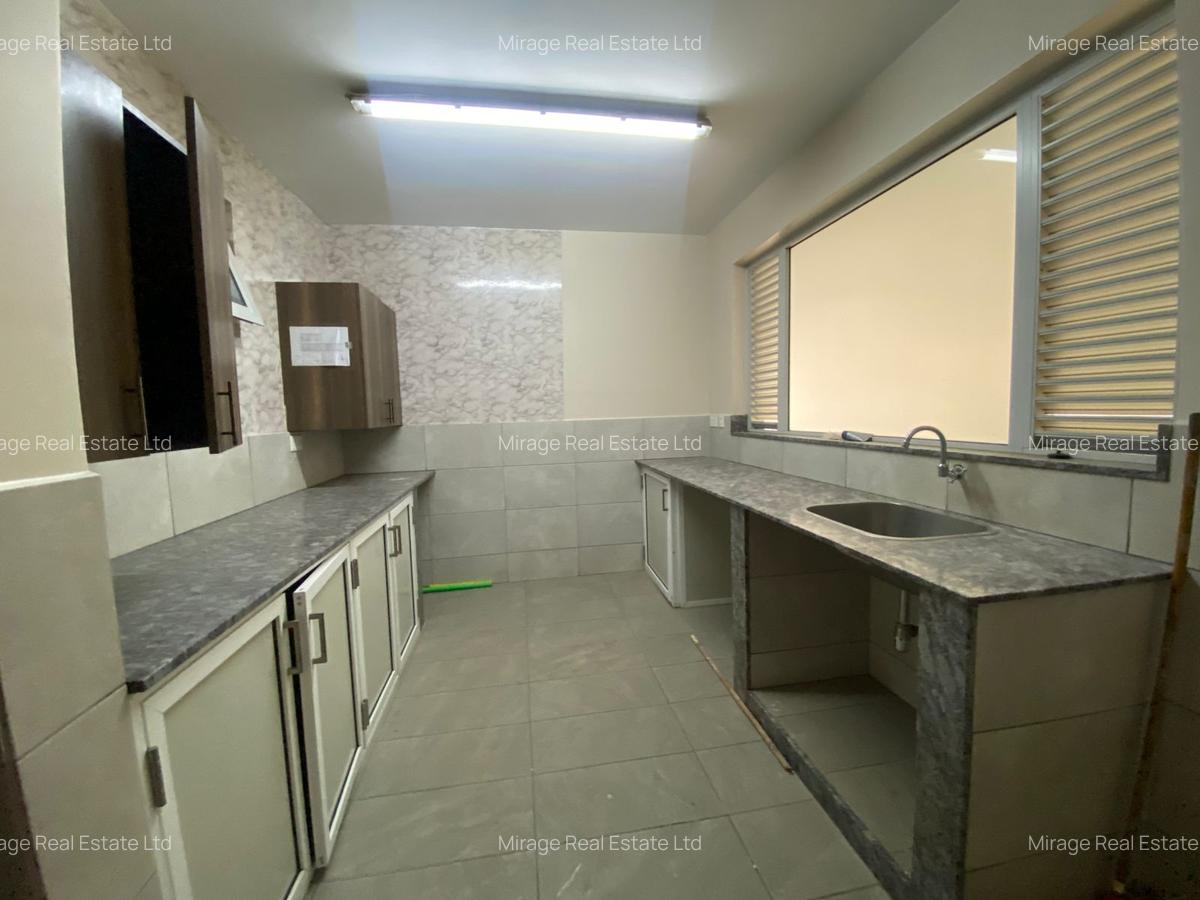 3 Bed Apartment with En Suite in Parklands - 10