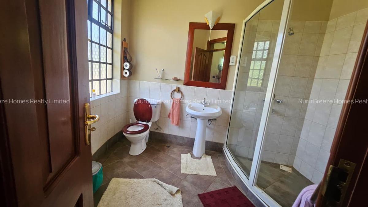 5 Bed House with En Suite in Runda - 6