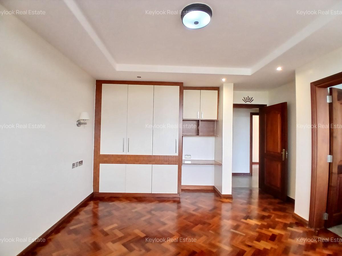 3 Bed Apartment with En Suite at Riverside Drive - 12