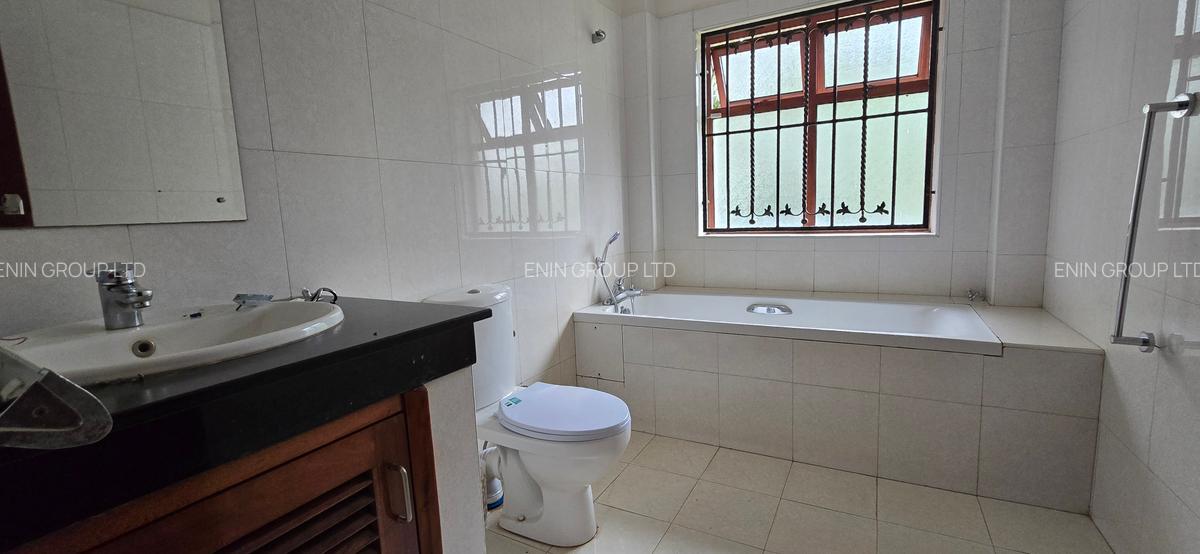 5 Bed Townhouse with En Suite at Runda - 14