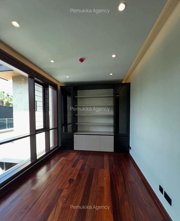 5 Bed Townhouse with En Suite in Runda - 11