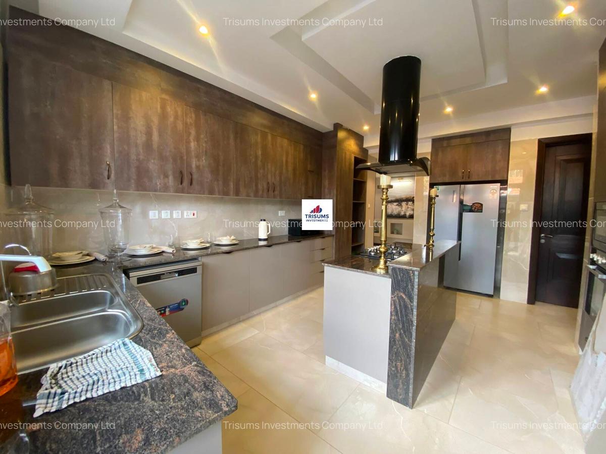 3 Bed Apartment with En Suite in Riverside - 4