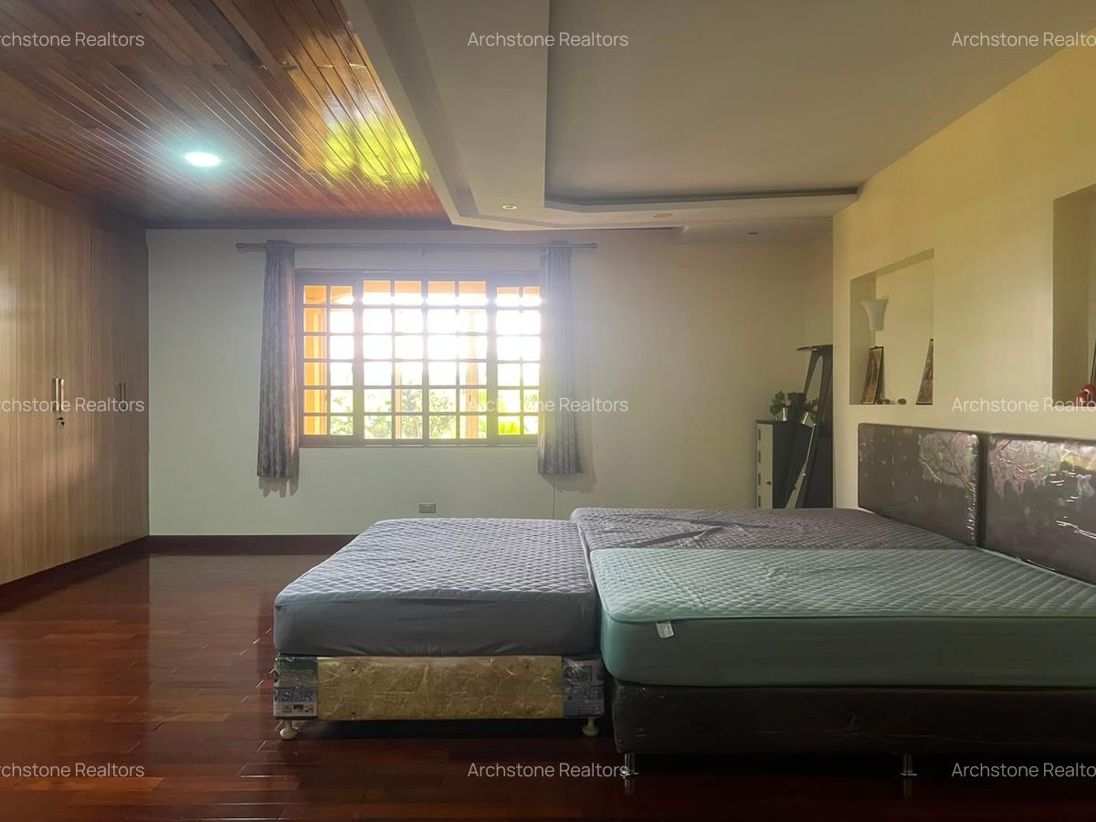 10 Bed House with En Suite in Runda - 7