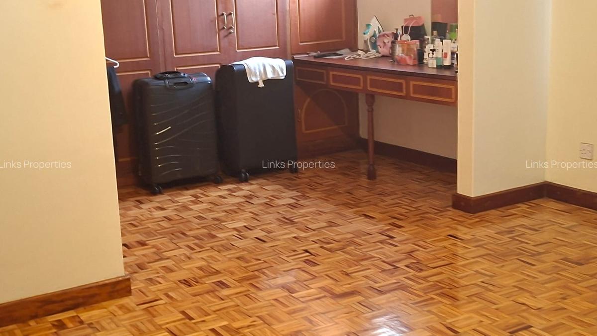 4 Bed Townhouse with En Suite at Lavington - 9