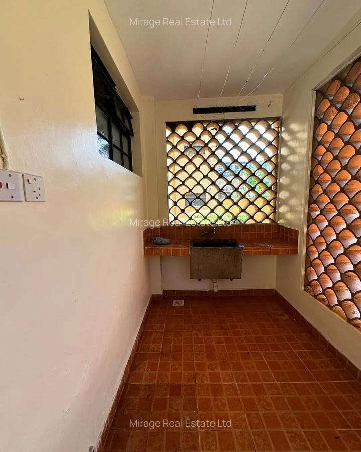 3 Bed Apartment with Swimming Pool in Rhapta Road - 10