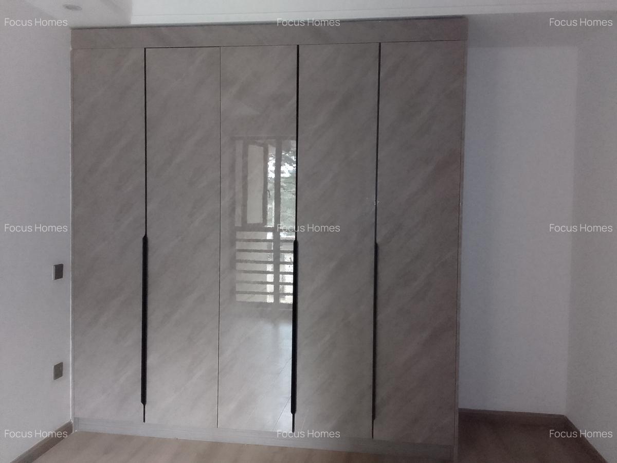 2 Bed Apartment with En Suite in Riverside - 19