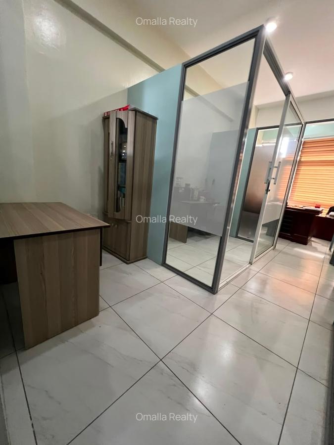 835 ft² Commercial Property with Service Charge Included in Westlands Area - 6