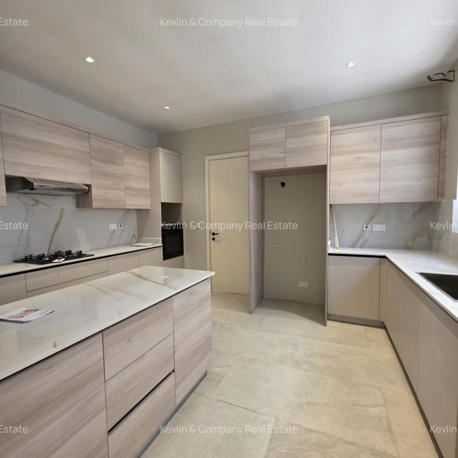 5 Bed Villa with En Suite in Lavington - 2