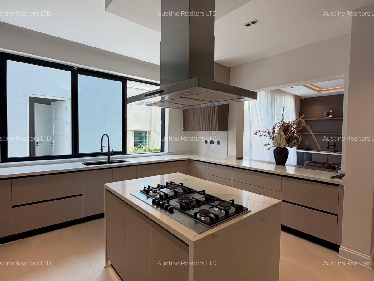 5 Bed Villa with En Suite in Runda - 4