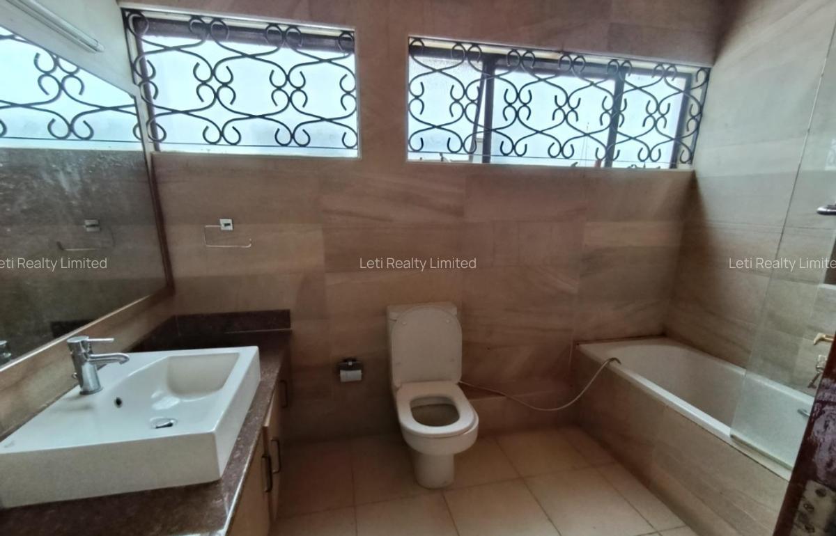 5 Bed Townhouse with En Suite in Kilimani - 12