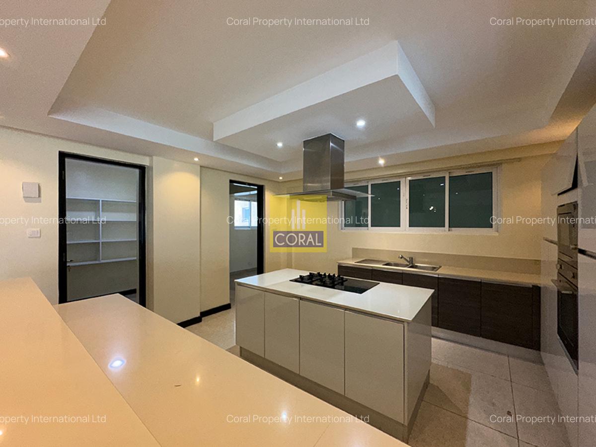 3 Bed Apartment in Riverside - 4