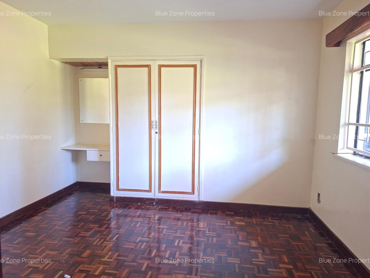 4 Bed House with En Suite at Off Redhill Dr - 18