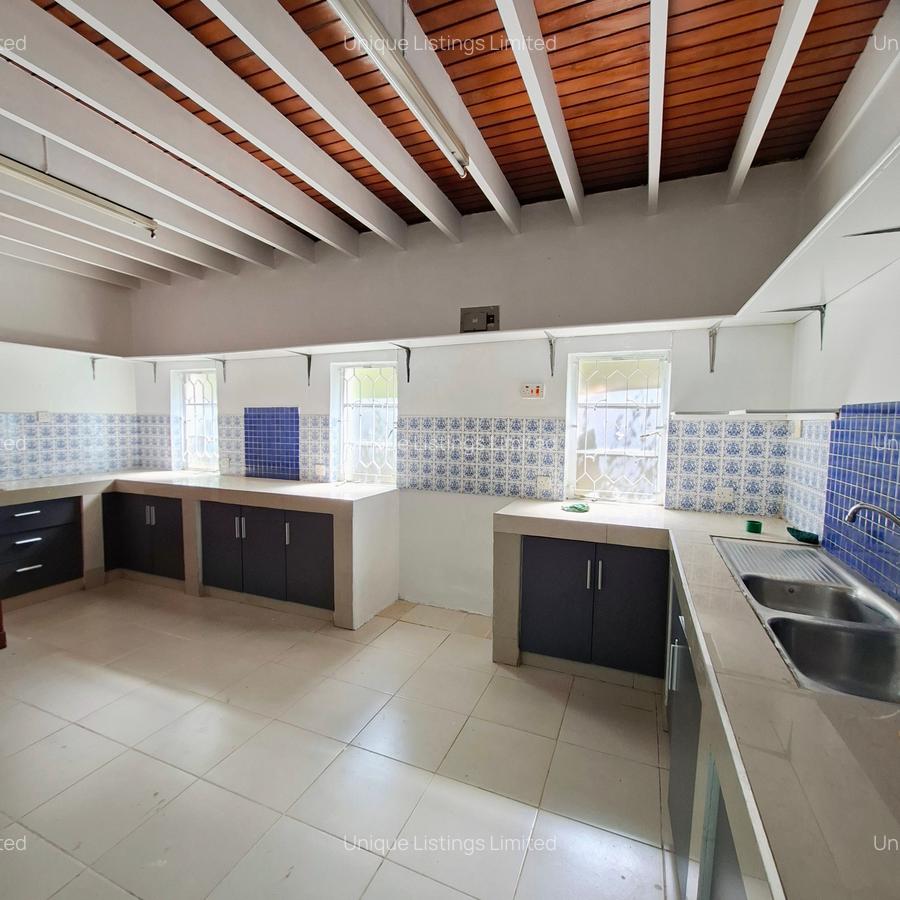 300 m² Commercial Property with Service Charge Included in Rhapta Road - 7