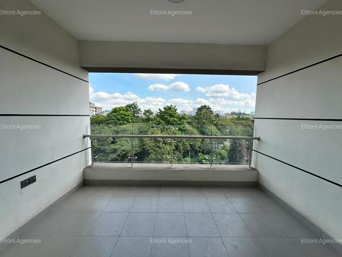 2 Bed Apartment with En Suite at Riverside Drive - 4