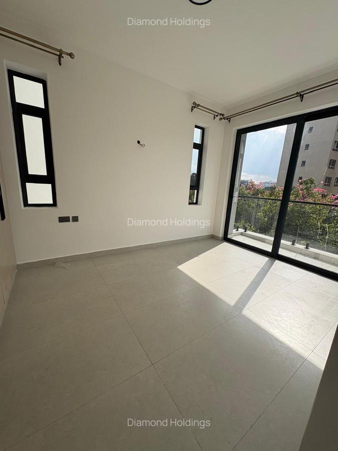 3 Bed Apartment with En Suite in Brookside - 7
