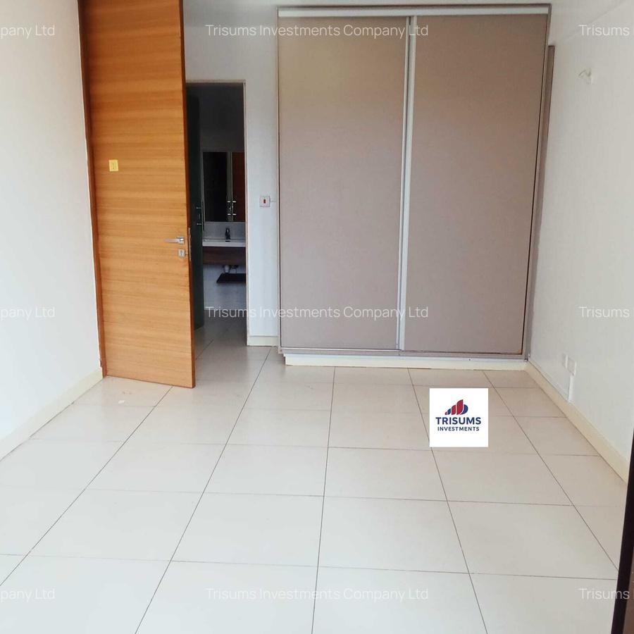 4 Bed Apartment with En Suite in Parklands - 12
