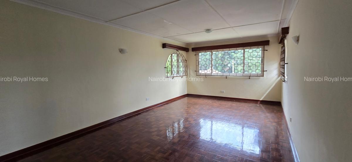 4 Bed Townhouse with En Suite at Lavington Off Convent Drive - 11