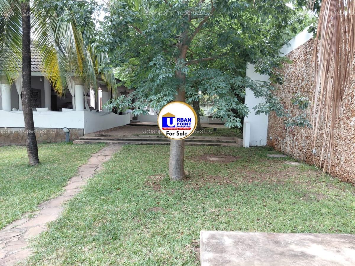 5 Bed Townhouse with En Suite in Malindi - 6