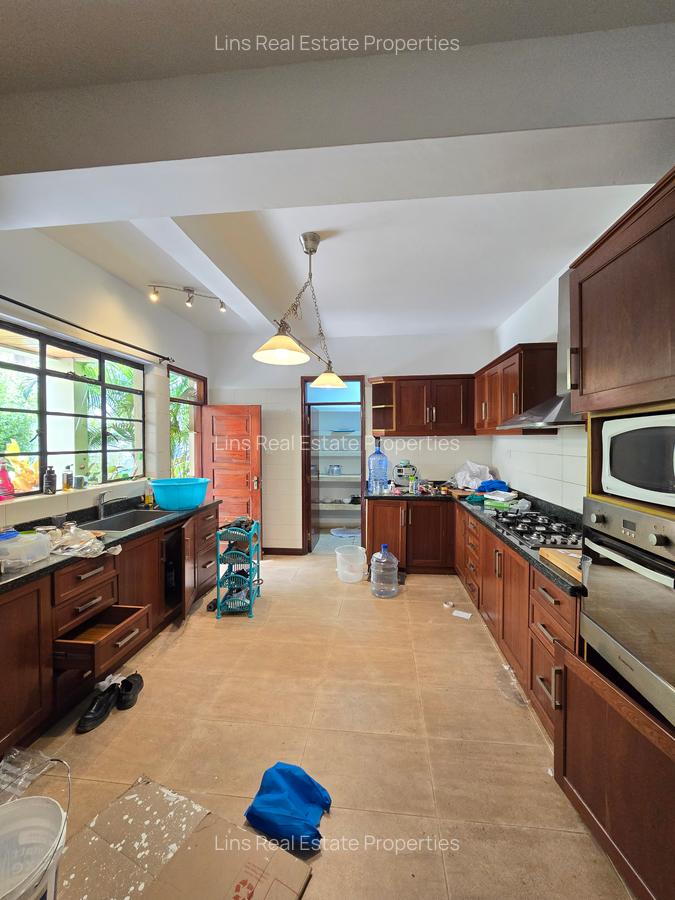 4 Bed Townhouse with En Suite in Spring Valley - 7
