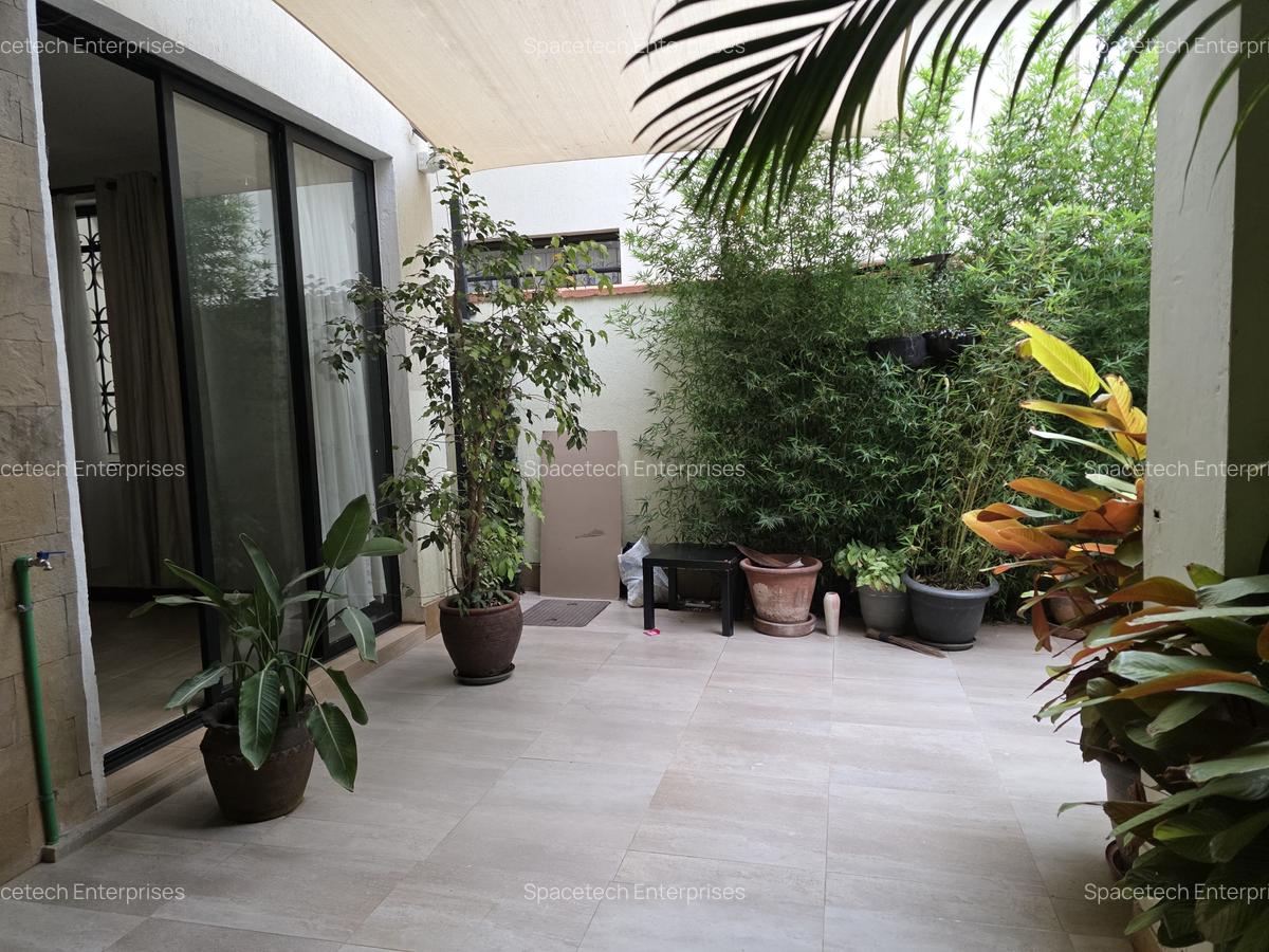 4 Bed Townhouse with En Suite in Spring Valley - 2