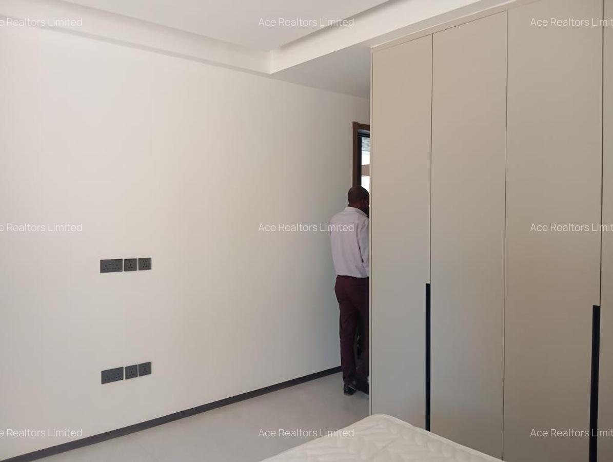 5 Bed Townhouse with En Suite at Lavington - 4