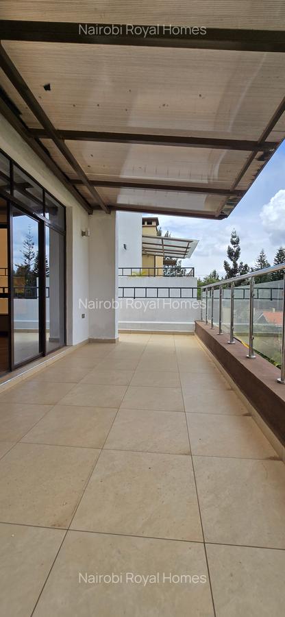 5 Bed Townhouse with En Suite at Lavington Road - 5