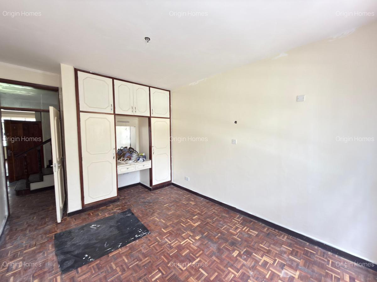 5 Bed Townhouse with En Suite at Kilimani - 6