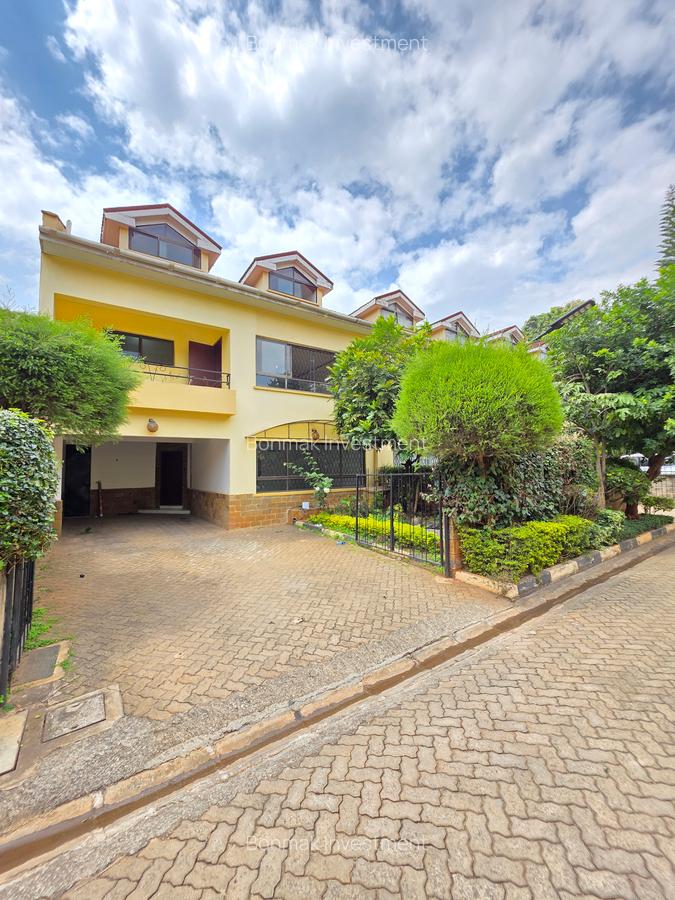 5 Bed Townhouse with En Suite at Lavington Green - 3