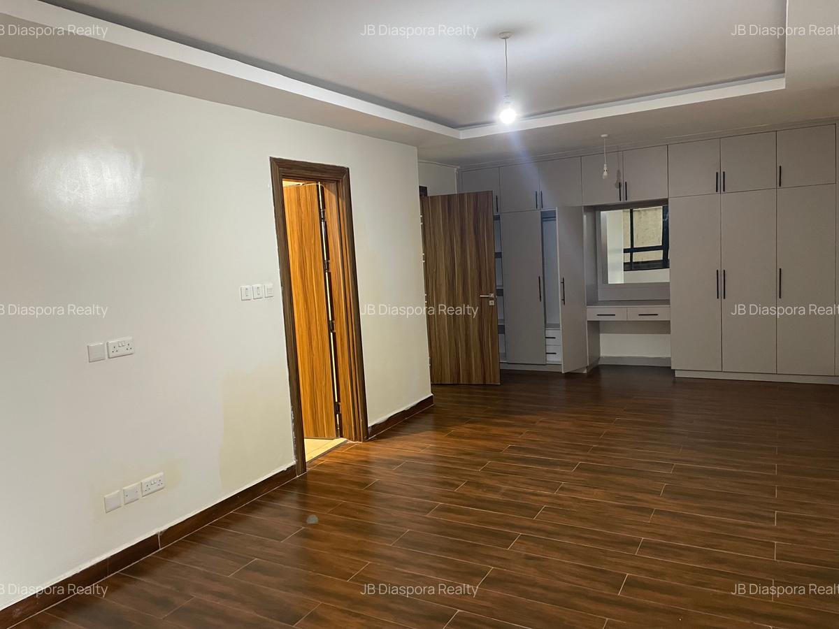 4 Bed Apartment with En Suite in Parklands - 5