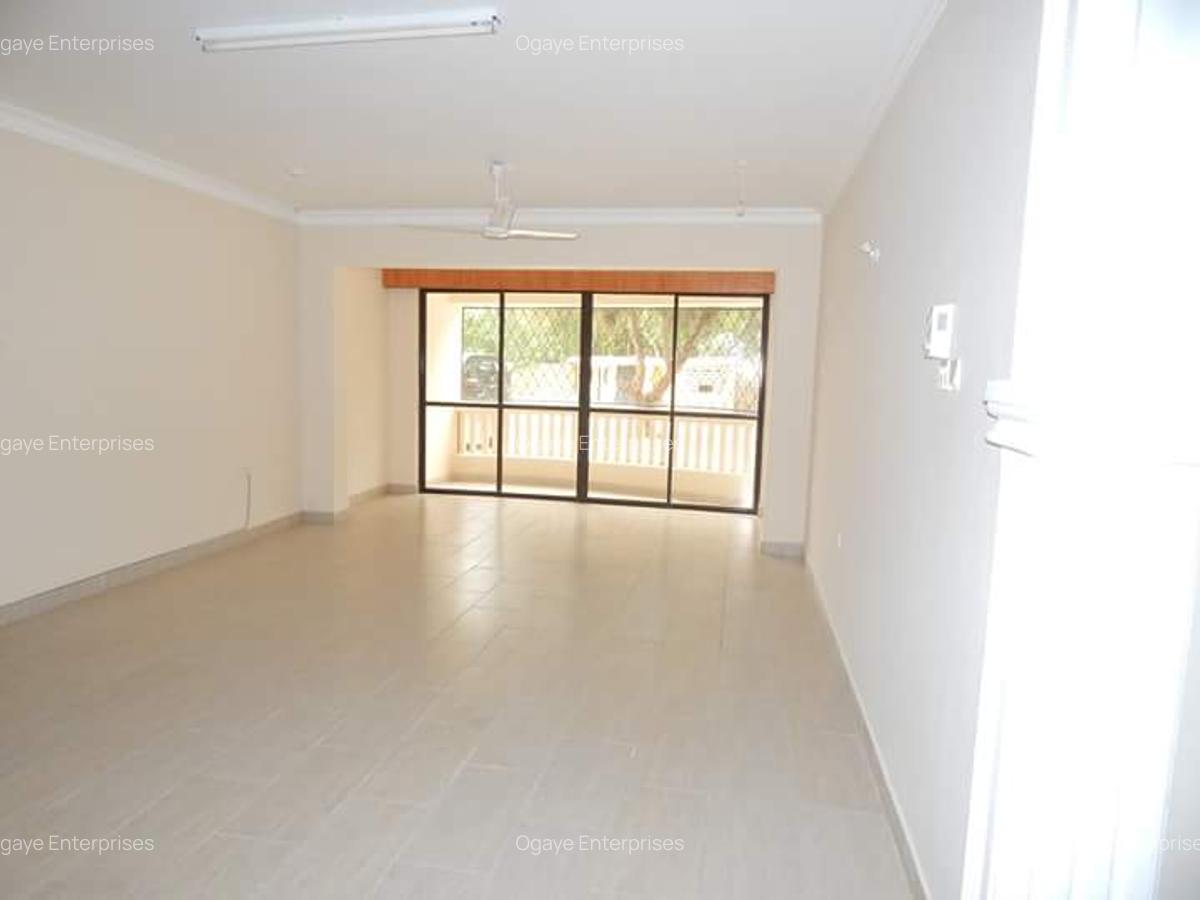 3 Bed Apartment with En Suite at Bungalows Road - 2