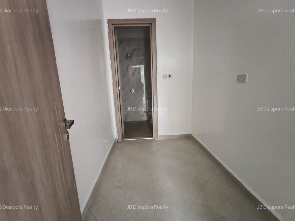 4 Bed Apartment with Swimming Pool at City Park - 17