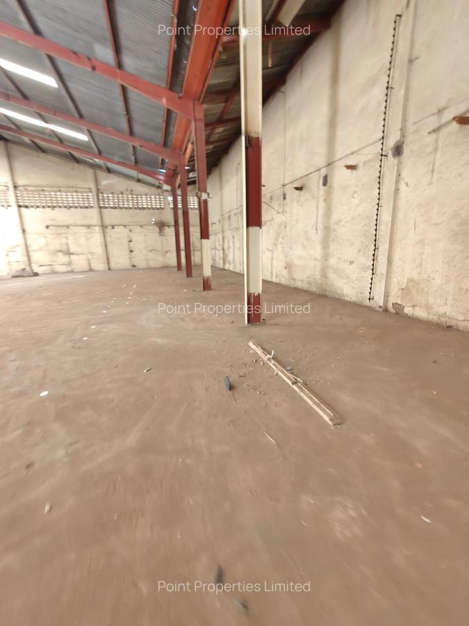 Warehouse with Parking in Industrial Area - 11