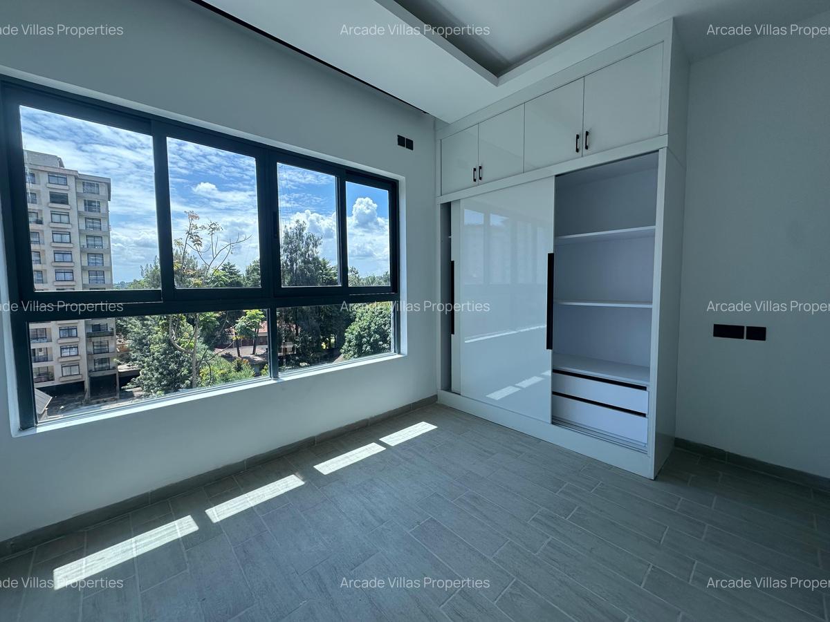 2 Bed Apartment with En Suite in Lavington - 10