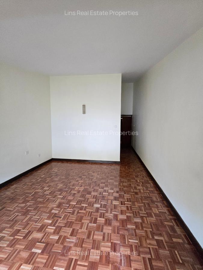 4 Bed Townhouse with En Suite in Spring Valley - 20