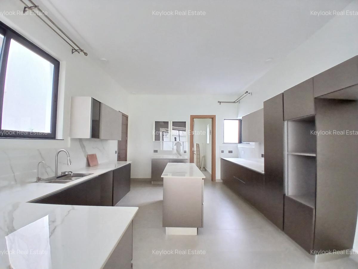 5 Bed Townhouse with En Suite at Lavington Green - 18