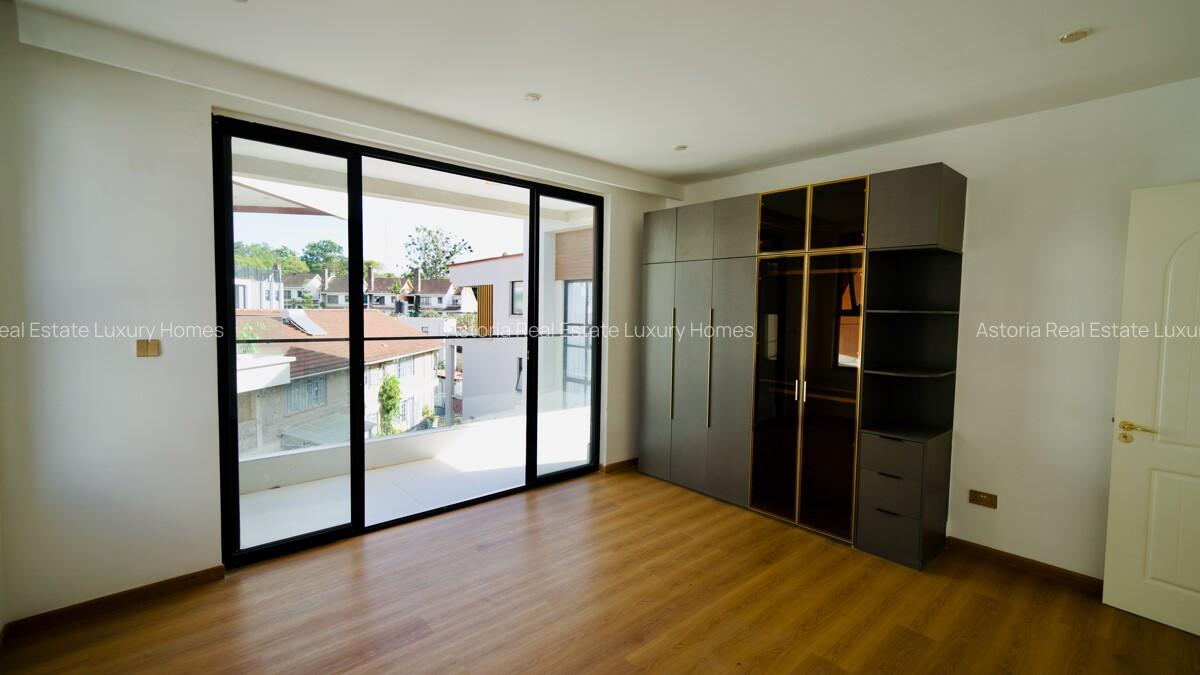5 Bed Villa with En Suite at 2026-386 5 Bed - 19