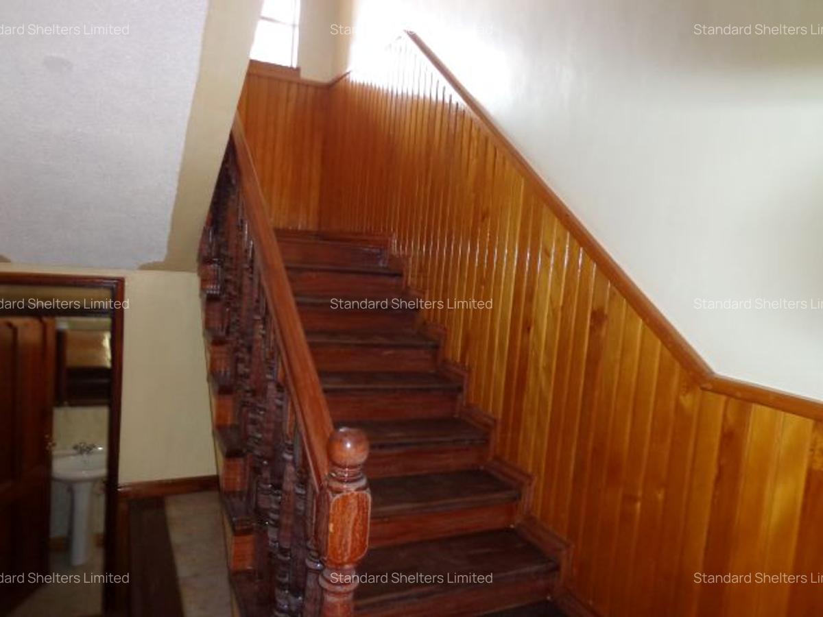 6 Bed House with En Suite in Nyari - 18