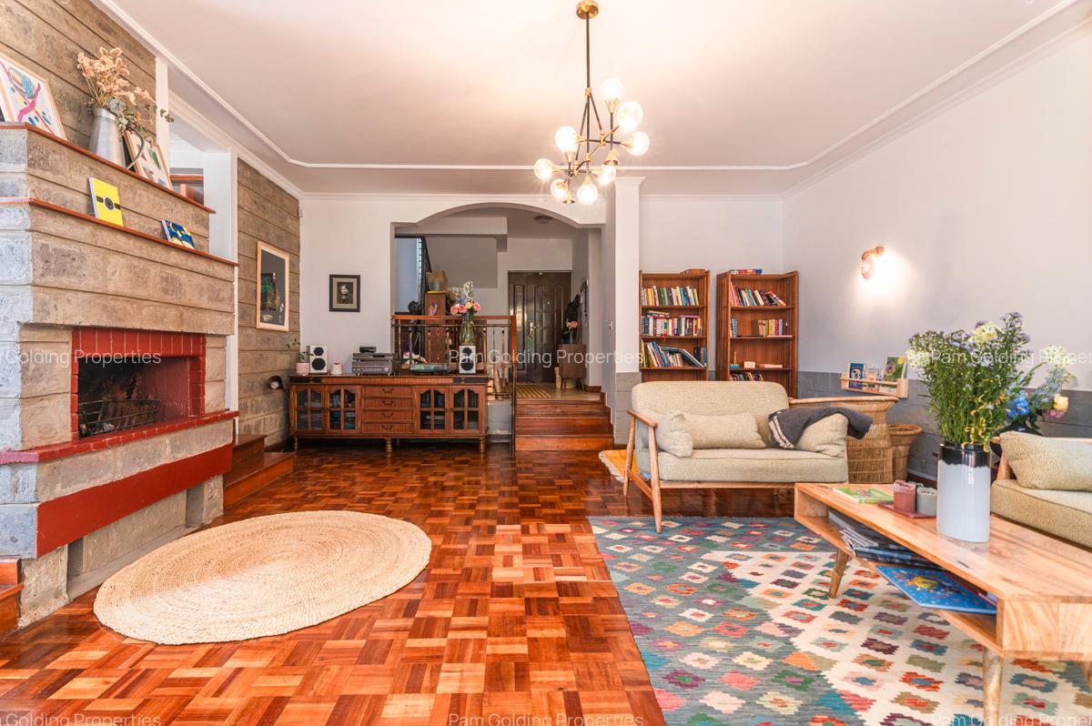 5 Bed House with Swimming Pool in Nyari - 8
