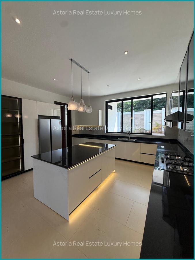 6 Bed Villa with En Suite at 2026-183 - 12
