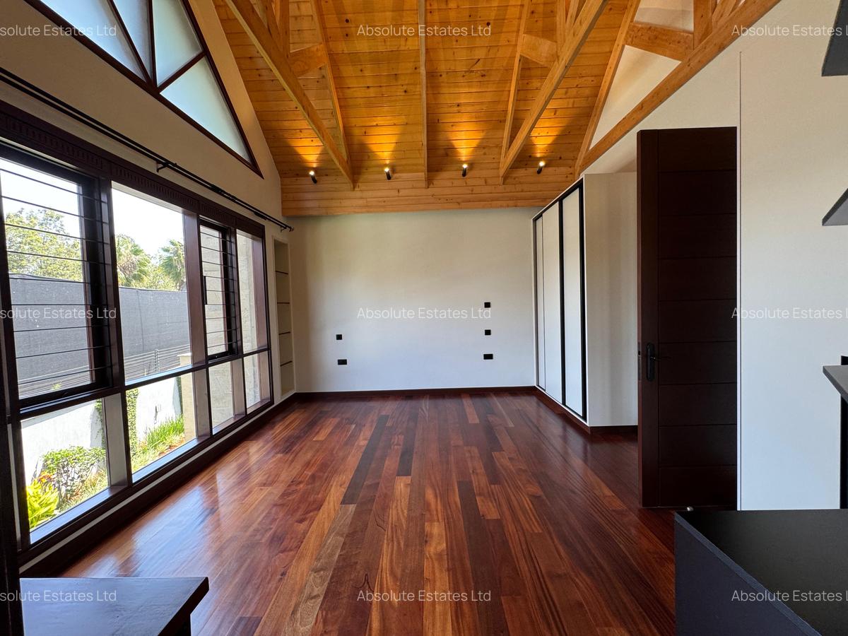 4 Bed Villa with Swimming Pool in Runda - 12
