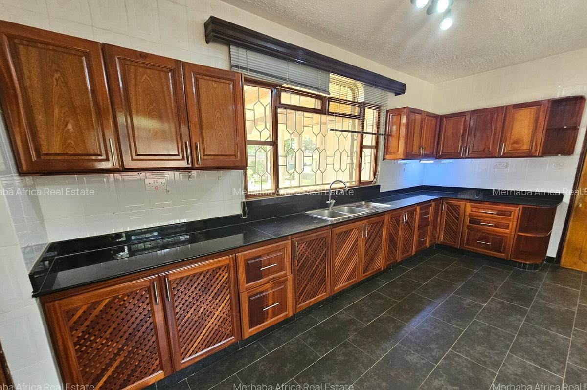 5 Bed Villa with En Suite at Faith Avenue - 5