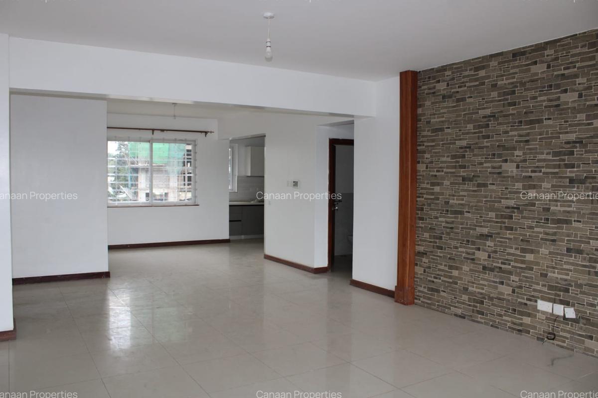 4 Bed Apartment with En Suite in Parklands - 1