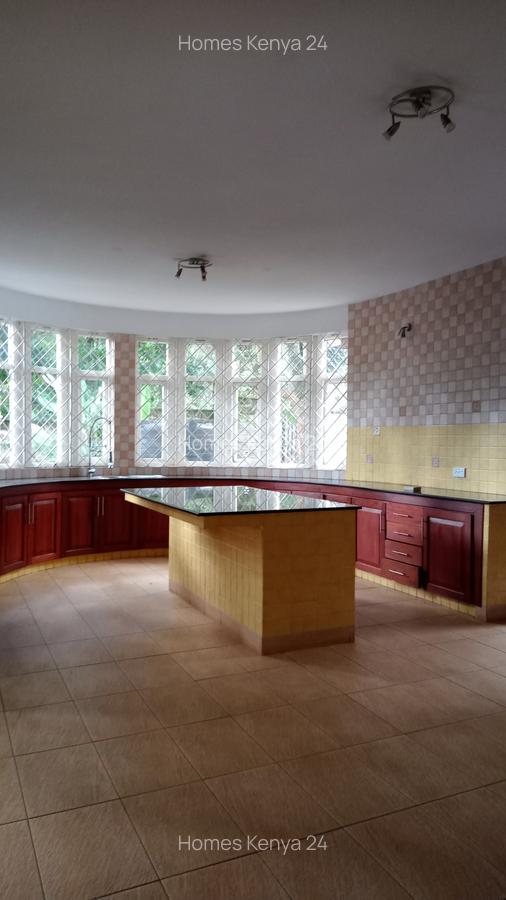 5 Bed House in Rosslyn - 10