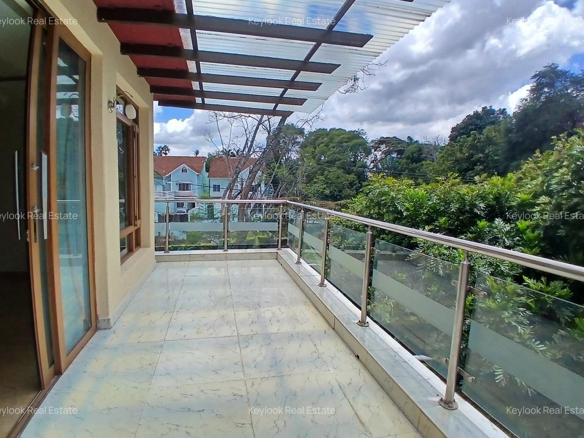 5 Bed Townhouse with En Suite at Lavington Green - 16