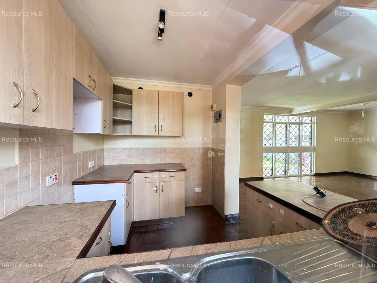 3 Bed House with Garden at Lavington - 4