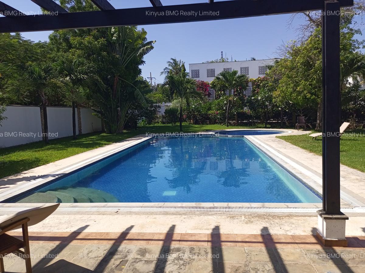 4 Bed Townhouse with En Suite in Nyali Area - 2