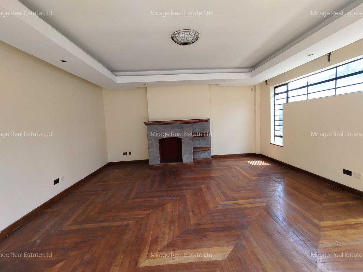 5 Bed Townhouse with En Suite in Lavington - 13