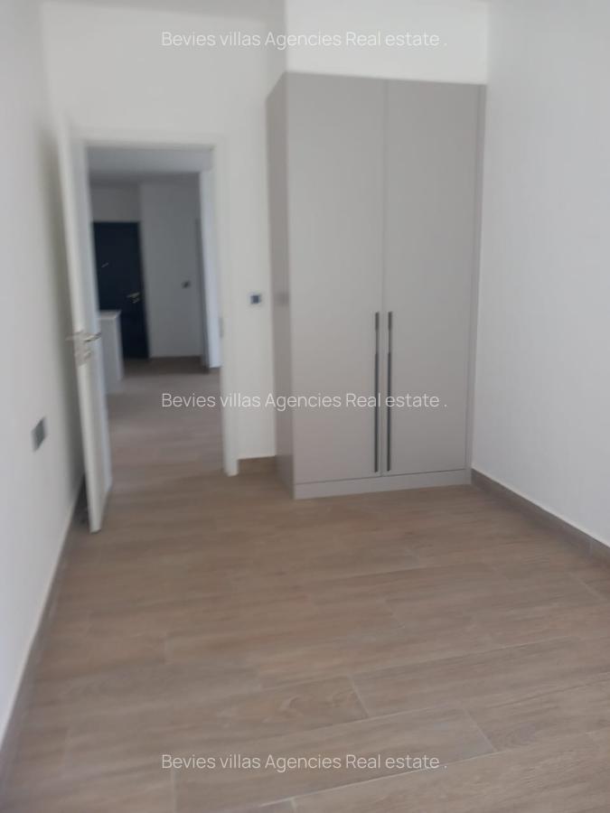 3 Bed Apartment with En Suite in Riverside - 17